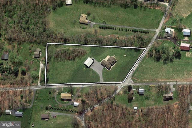 108 PICKETT RD, Dover, PA 17315