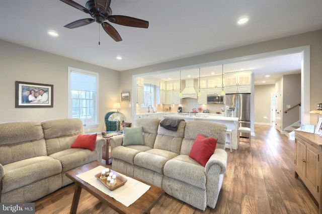 108 PICKETT RD, Dover, PA 17315