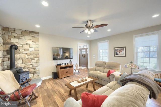 108 PICKETT RD, Dover, PA 17315