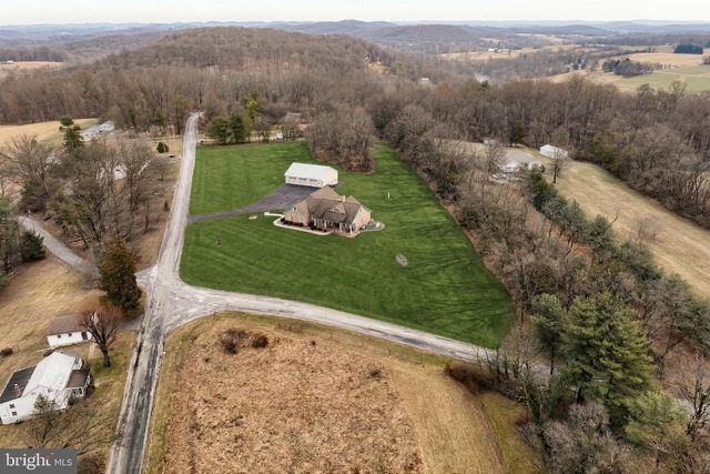 108 PICKETT RD, Dover, PA 17315