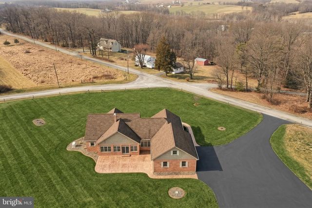 108 PICKETT RD, Dover, PA 17315