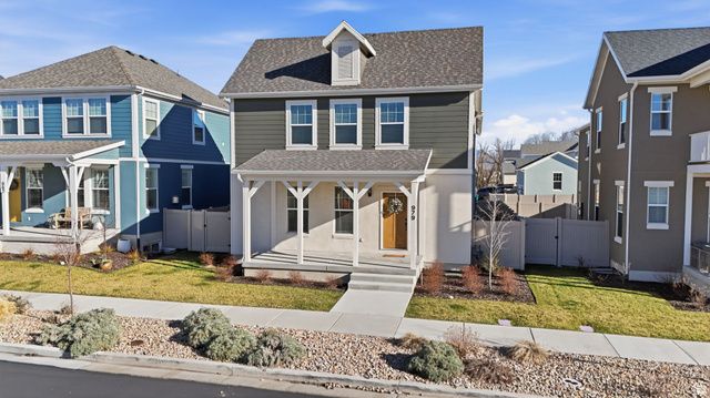 979 W SHORELINE DR, Layton, UT 84041