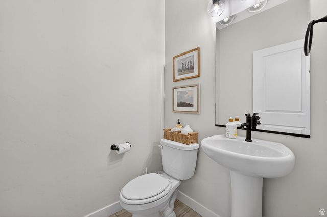 979 W SHORELINE DR, Layton, UT 84041