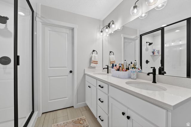 979 W SHORELINE DR, Layton, UT 84041