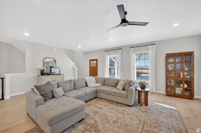 979 W SHORELINE DR, Layton, UT 84041