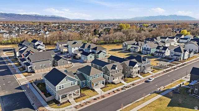 979 W SHORELINE DR, Layton, UT 84041