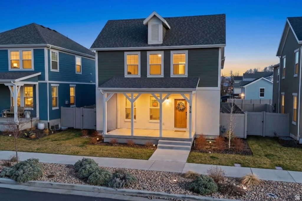 979 W SHORELINE DR, Layton, UT 84041