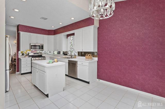 6 Westboro Lane, Monroe, NJ 08831