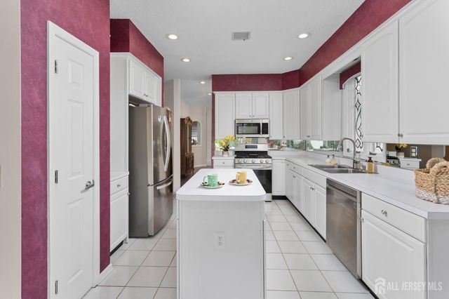 6 Westboro Lane, Monroe, NJ 08831