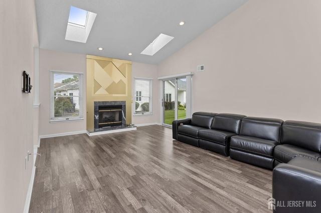 6 Westboro Lane, Monroe, NJ 08831