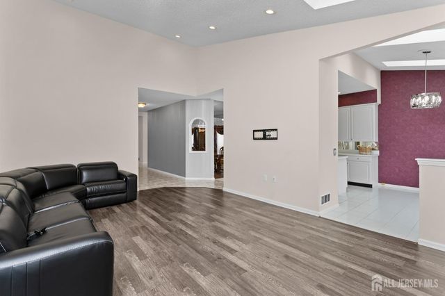6 Westboro Lane, Monroe, NJ 08831