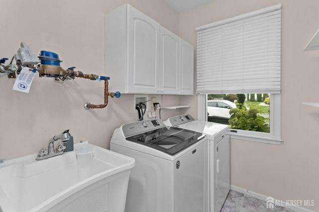 6 Westboro Lane, Monroe, NJ 08831