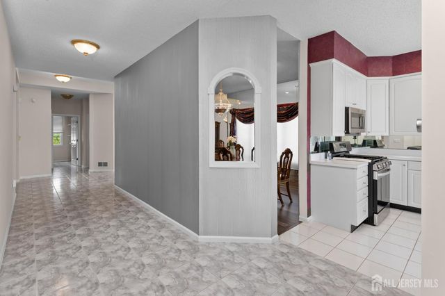 6 Westboro Lane, Monroe, NJ 08831