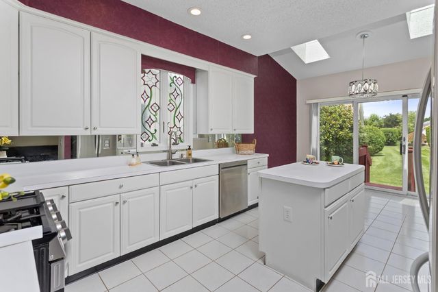 6 Westboro Lane, Monroe, NJ 08831