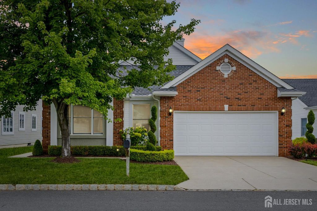 6 Westboro Lane, Monroe, NJ 08831