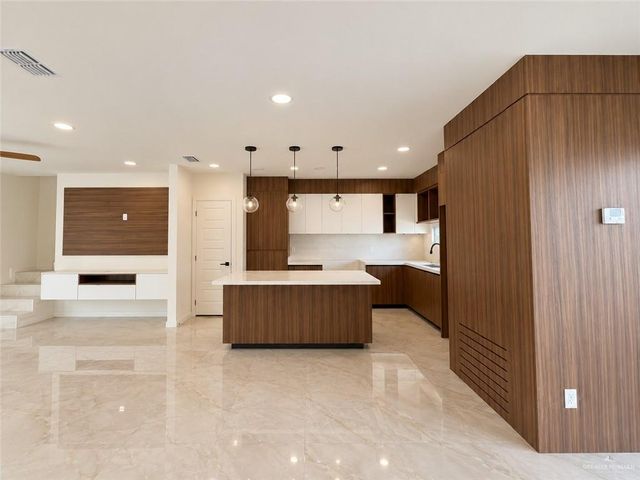 9407 Providence Avenue E, Mcallen, TX 78504