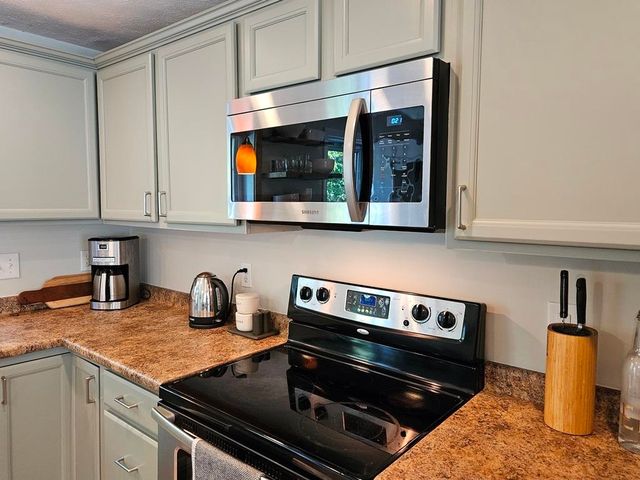 28 Owens Dr Unit 68, Swanzey, NH 03446