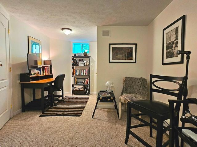 28 Owens Dr Unit 68, Swanzey, NH 03446