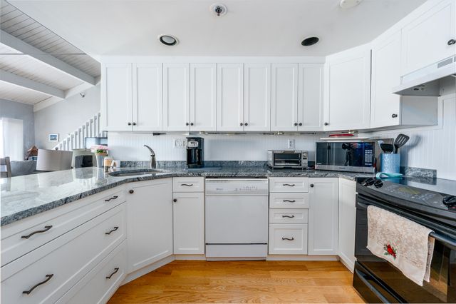 94 Shore Drive W UNIT 9B, Mashpee, MA 02649