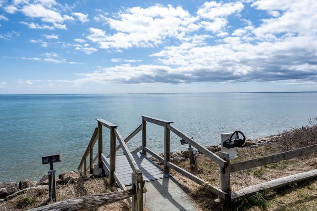 94 Shore Drive W UNIT 9B, Mashpee, MA 02649