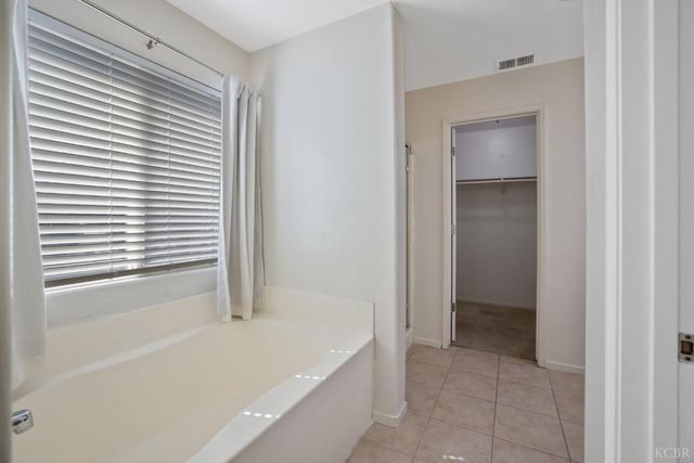 2805 W Brooke Avenue, Visalia, CA 93291