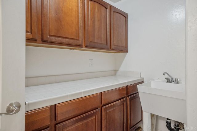 2805 W Brooke Avenue, Visalia, CA 93291