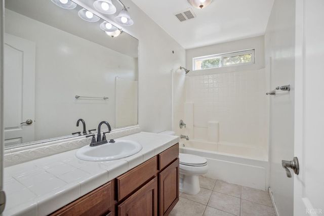 2805 W Brooke Avenue, Visalia, CA 93291