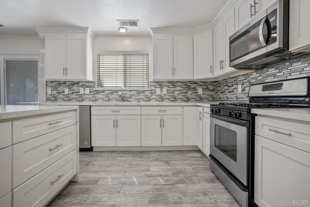 2805 W Brooke Avenue, Visalia, CA 93291