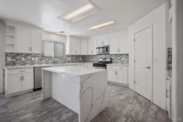 2805 W Brooke Avenue, Visalia, CA 93291