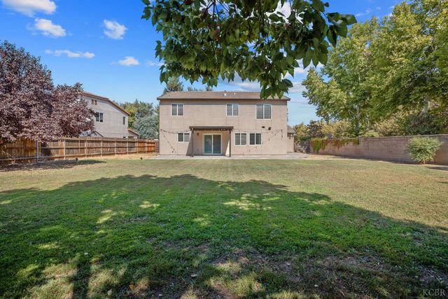 2805 W Brooke Avenue, Visalia, CA 93291