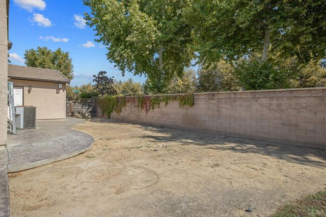2805 W Brooke Avenue, Visalia, CA 93291