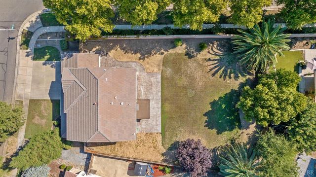 2805 W Brooke Avenue, Visalia, CA 93291