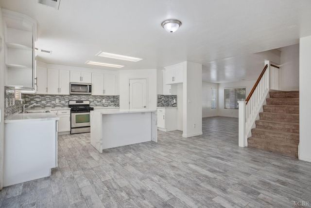 2805 W Brooke Avenue, Visalia, CA 93291