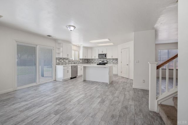 2805 W Brooke Avenue, Visalia, CA 93291