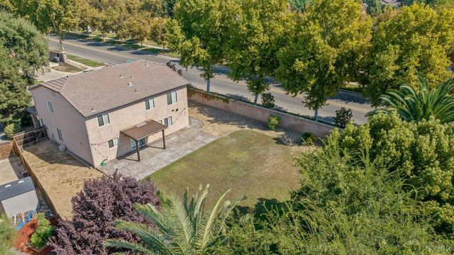 2805 W Brooke Avenue, Visalia, CA 93291