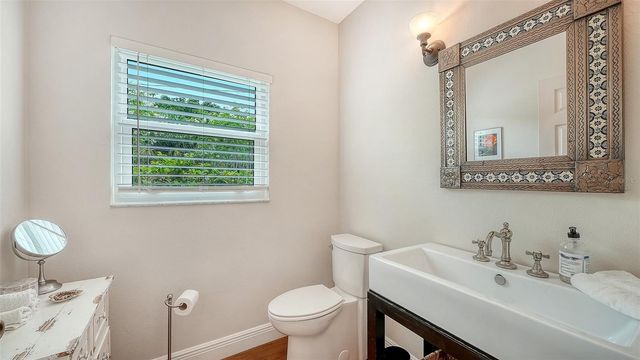 1685 6TH STREET, Sarasota, FL 34236