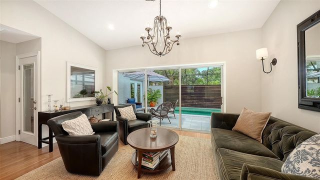 1685 6TH STREET, Sarasota, FL 34236