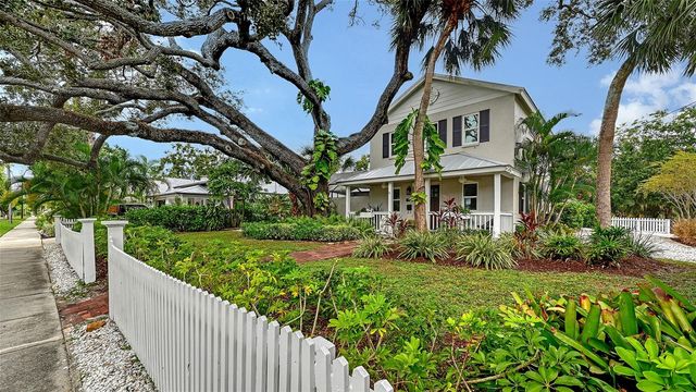 1685 6TH STREET, Sarasota, FL 34236