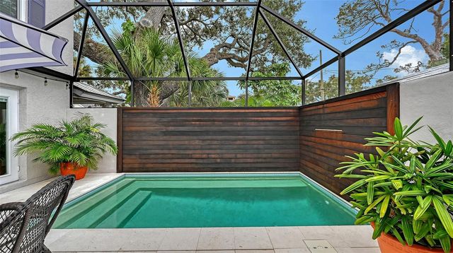 1685 6TH STREET, Sarasota, FL 34236