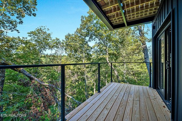 985 Soft Ridge Rd, Celina, TN 38551