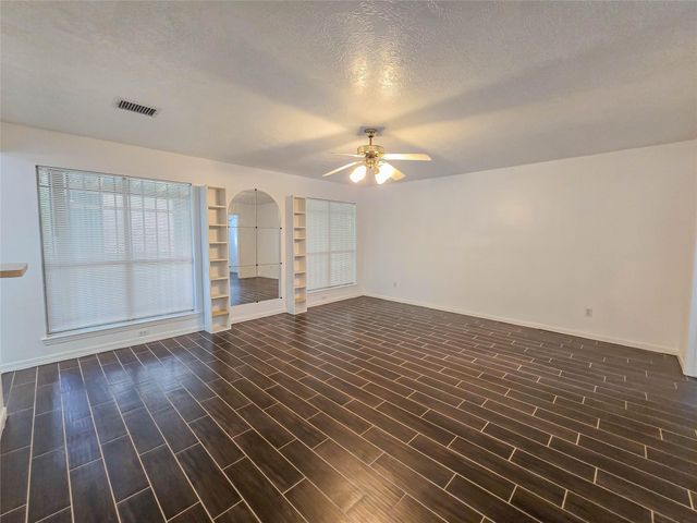 12010 Essenbruk Drive, Houston, TX 77066