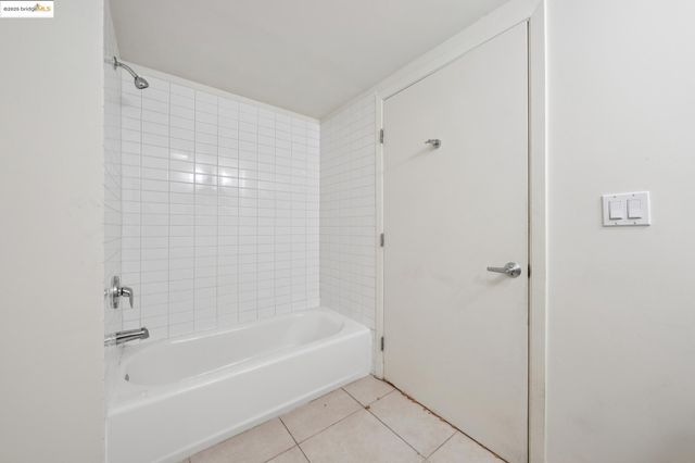 485 W Macarthur Blvd 407, Oakland, CA 94609