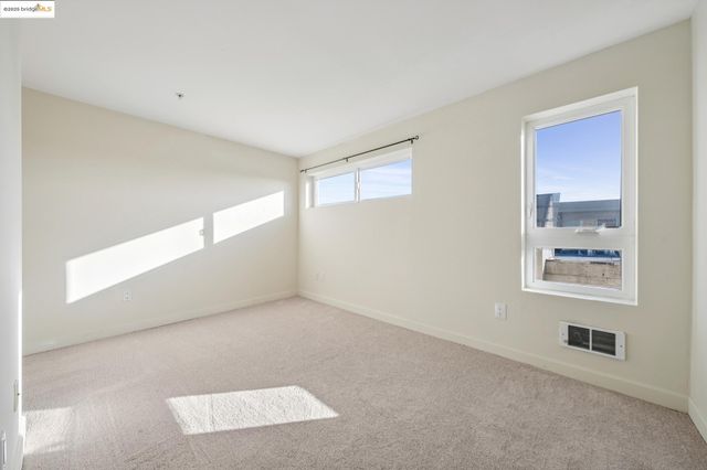 485 W Macarthur Blvd 407, Oakland, CA 94609