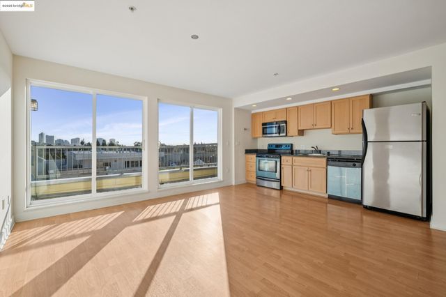 485 W Macarthur Blvd 407, Oakland, CA 94609