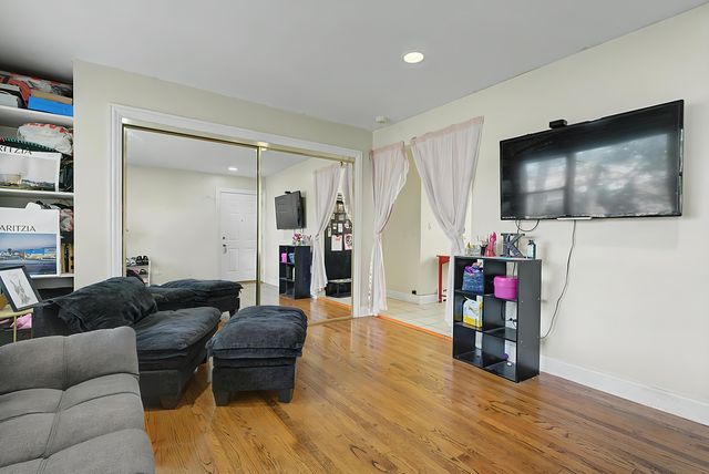 2111 N 75th Avenue 1E, Elmwood Park, IL 60707