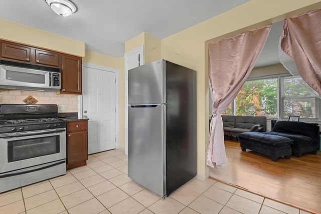 2111 N 75th Avenue 1E, Elmwood Park, IL 60707