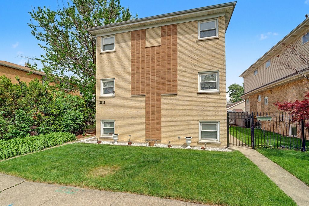 2111 N 75th Avenue 1E, Elmwood Park, IL 60707