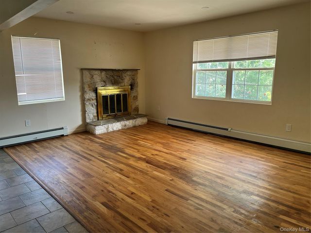 39 Elder Avenue, Farmingville, NY 11738