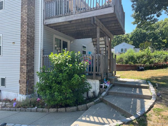 39 Elder Avenue, Farmingville, NY 11738