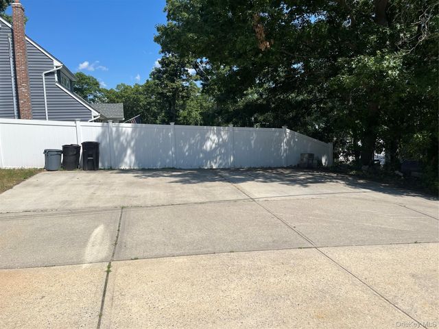 39 Elder Avenue, Farmingville, NY 11738